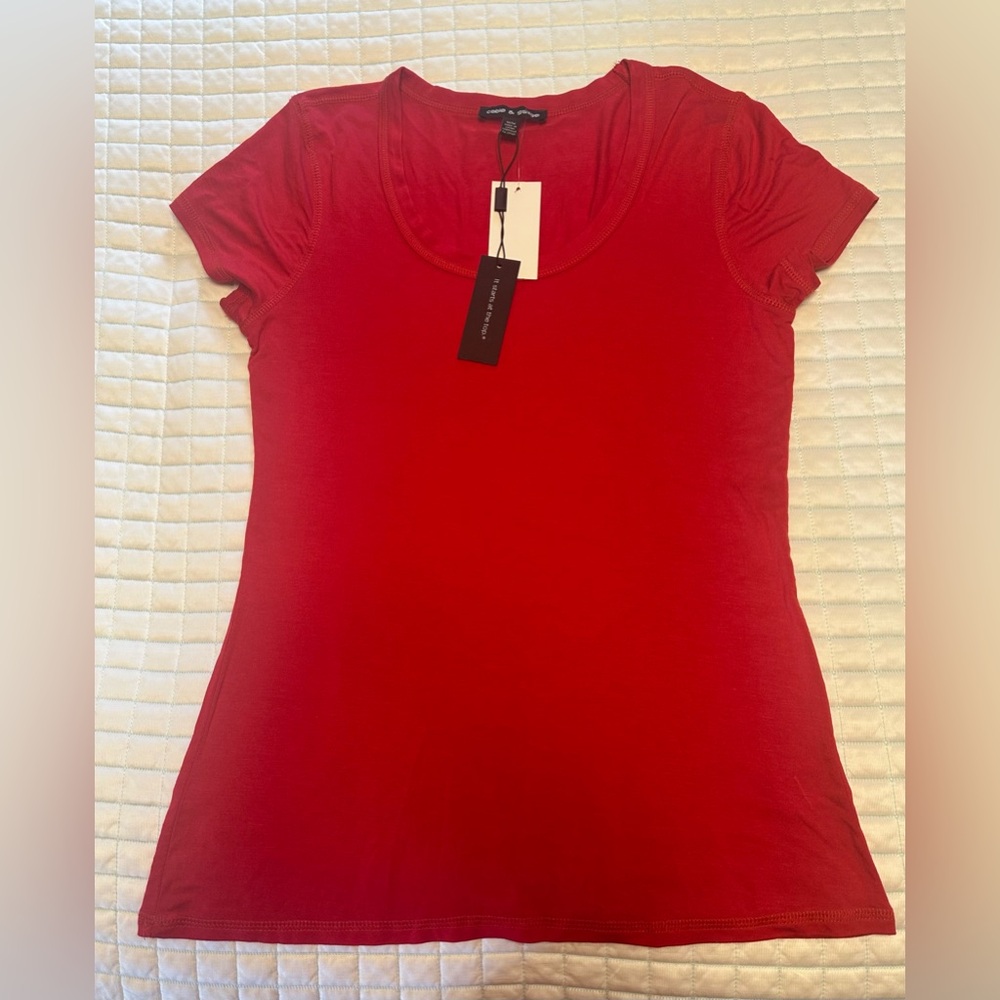 Red Women's cap sleeve tee, size Medium NWT